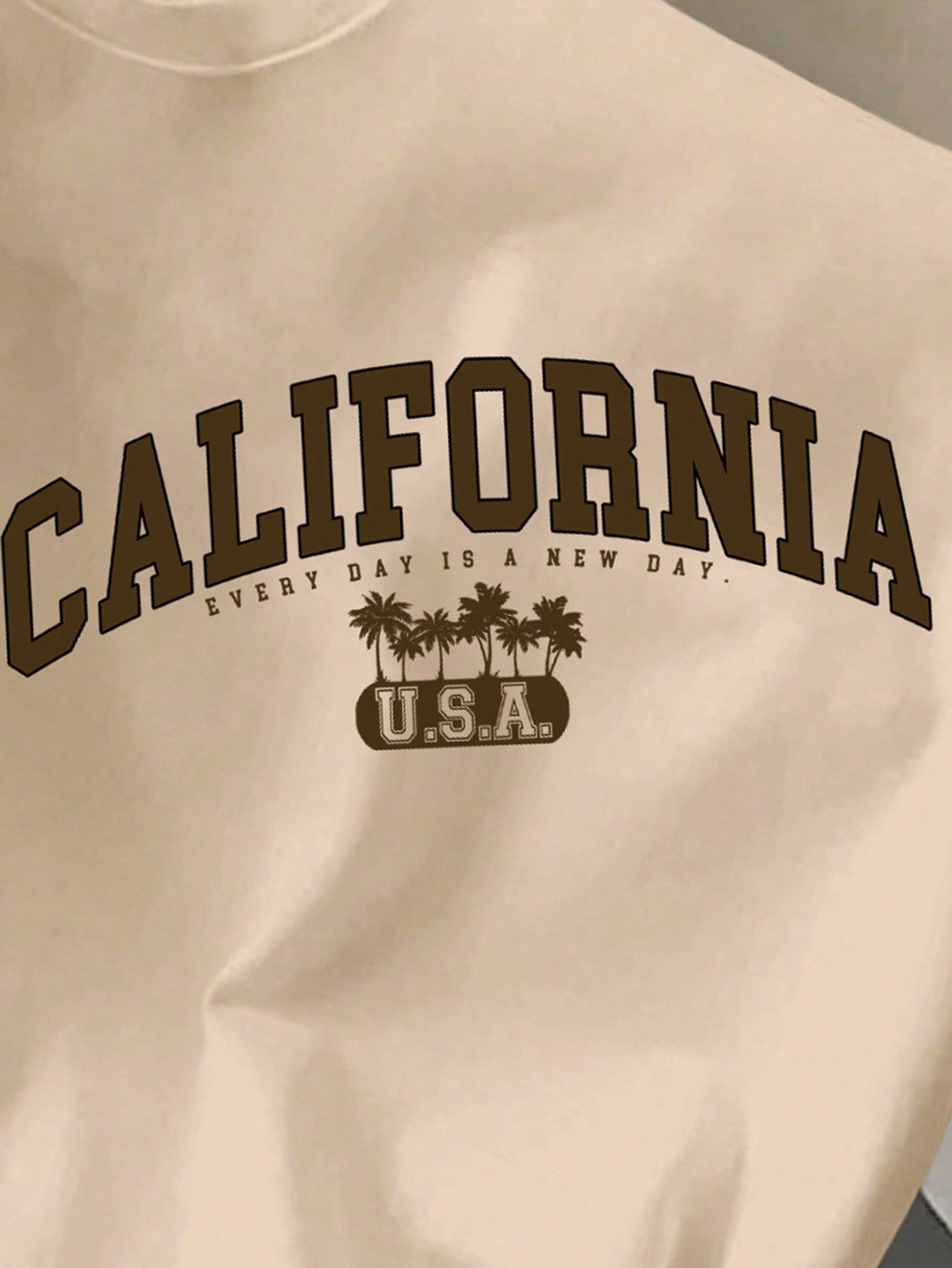 Men's Casual Beige Graphic Tee - огляд і ціна Tee Graphic Print